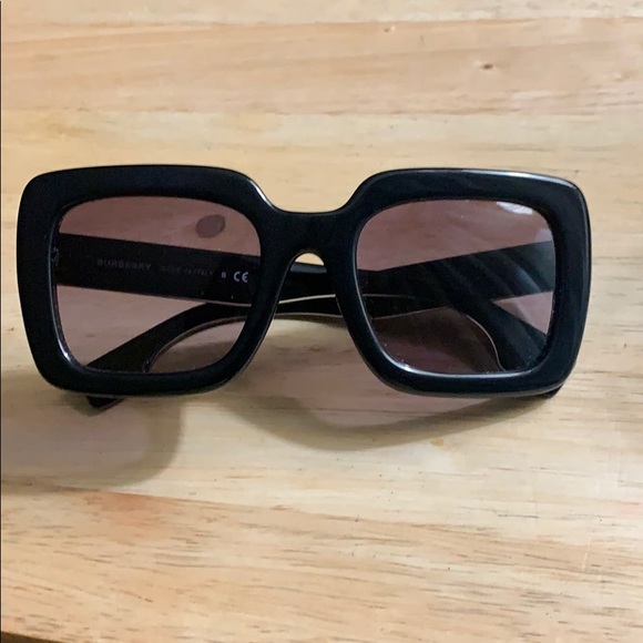 BURBERRY WOMEN SQUARE OVERSIZED SUNGLASSES NWT - Picture 4 of 6